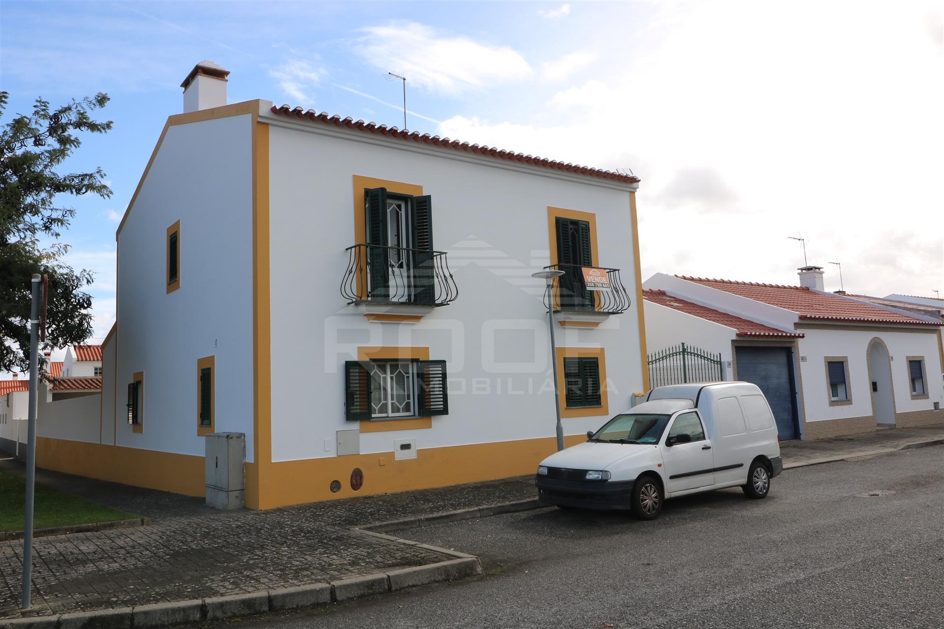 Moradia T4 Venda em Viana do Alentejo,Viana do Alentejo