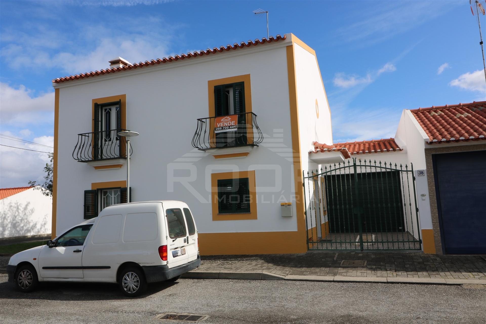 Moradia T4 Venda em Viana do Alentejo,Viana do Alentejo