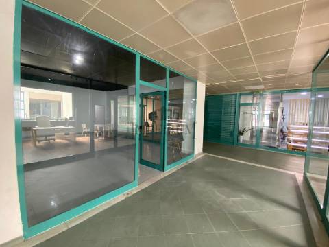 Loja  Arrendamento em Carregado e Cadafais,Alenquer