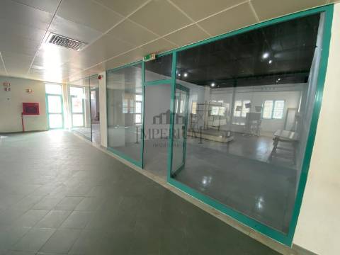 Loja  Arrendamento em Carregado e Cadafais,Alenquer