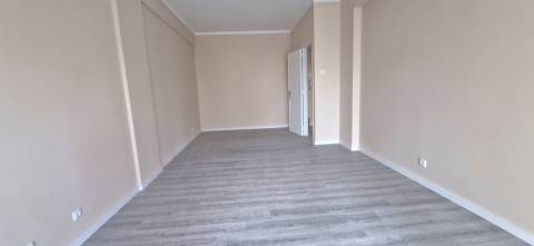 Apartamento T3 Arrendamento em Póvoa de Santo Adrião e Olival Basto,Odivelas