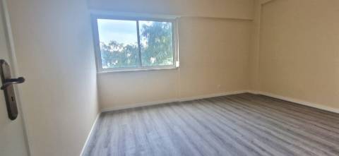 Apartamento T3 Arrendamento em Póvoa de Santo Adrião e Olival Basto,Odivelas