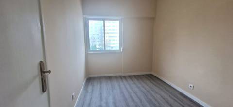 Apartamento T3 Arrendamento em Póvoa de Santo Adrião e Olival Basto,Odivelas