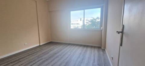 Apartamento T3 Arrendamento em Póvoa de Santo Adrião e Olival Basto,Odivelas