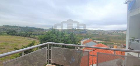 Apartamento T2 Arrendamento em Carregado e Cadafais,Alenquer