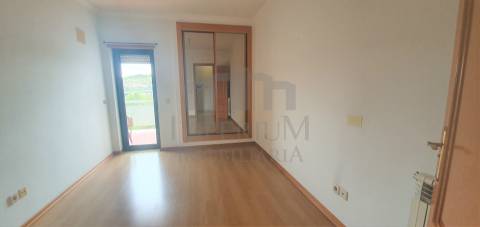 Apartamento T2 Arrendamento em Carregado e Cadafais,Alenquer