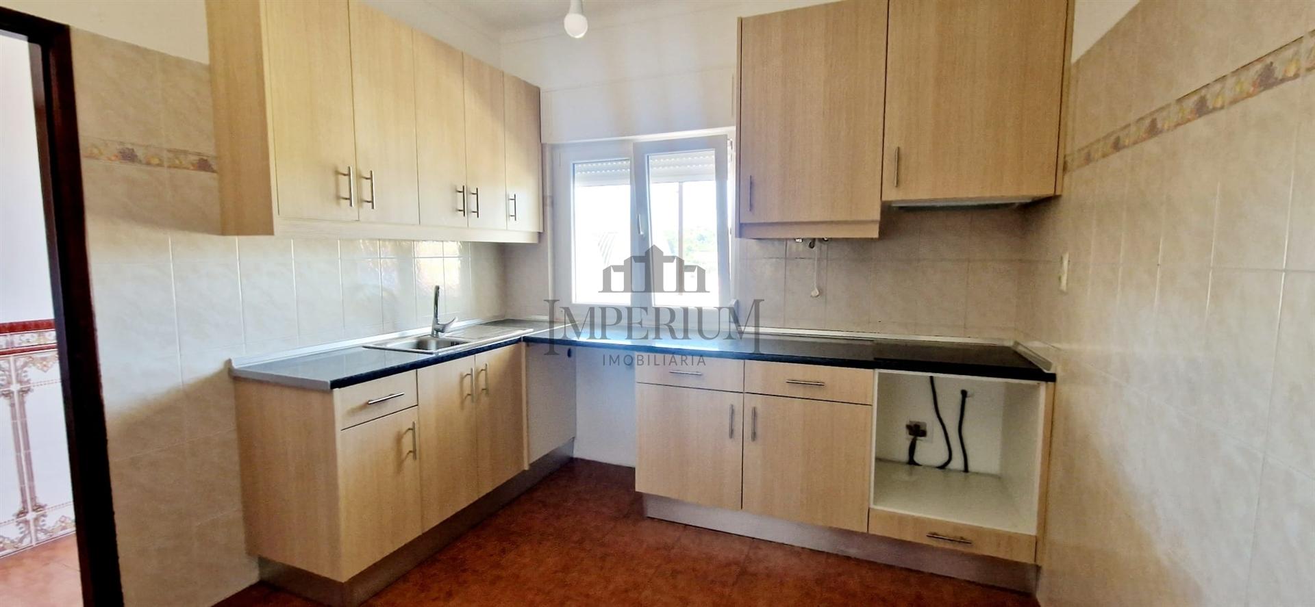Apartamento T2 Arrendamento em Carregado e Cadafais,Alenquer