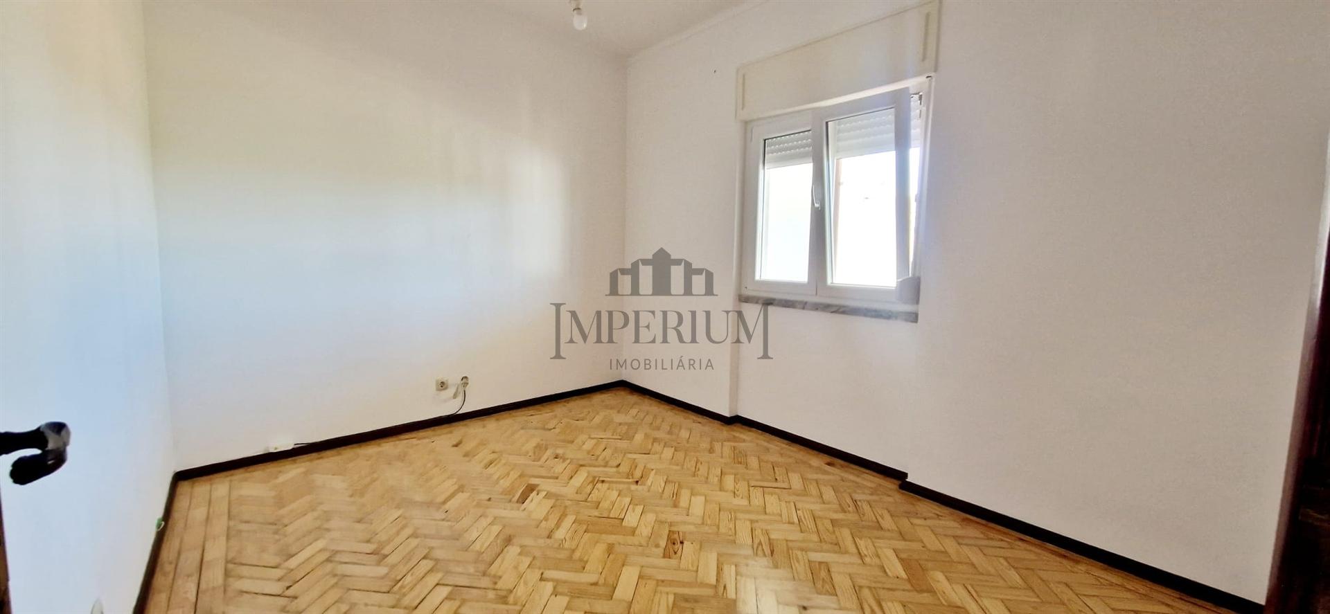 Apartamento T2 Arrendamento em Carregado e Cadafais,Alenquer