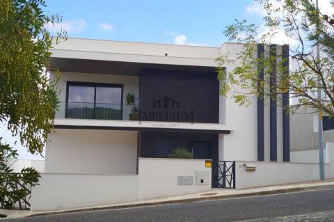 Moradia T3 Venda em Alenquer (Santo Estêvão e Triana),Alenquer