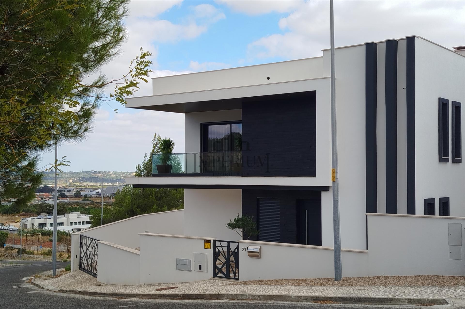 Moradia T3 Venda em Alenquer (Santo Estêvão e Triana),Alenquer