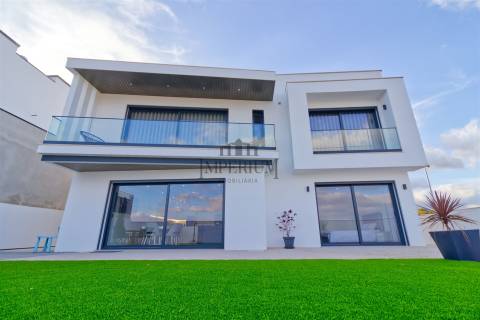 Moradia T3 Venda em Alenquer (Santo Estêvão e Triana),Alenquer