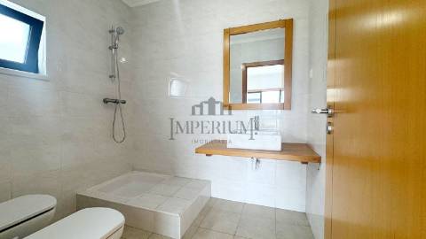 Moradia T5 Venda em Laranjeiro e Feijó,Almada