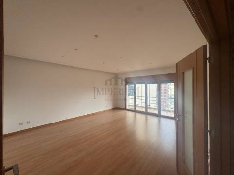 Apartamento T3 Venda em Odivelas,Odivelas