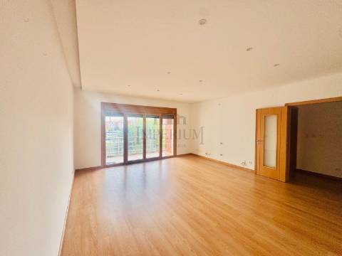 Apartamento T3 Venda em Odivelas,Odivelas