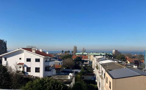 Apartamento T3 Duplex com piscina no terraço.