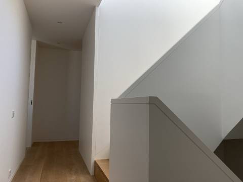 Apartamento T3 Duplex com piscina no terraço.