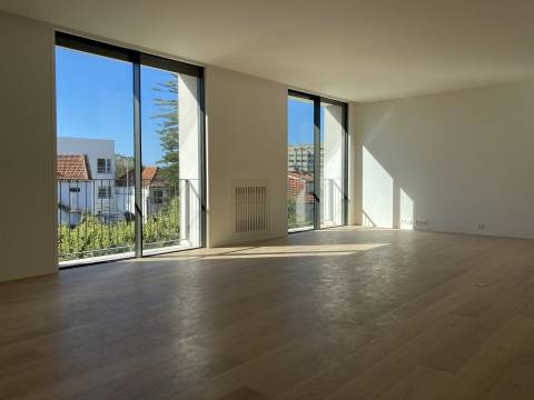 Apartamento T3 Duplex com piscina no terraço.