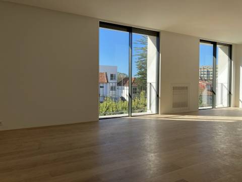 Apartamento T3 Duplex com piscina no terraço.