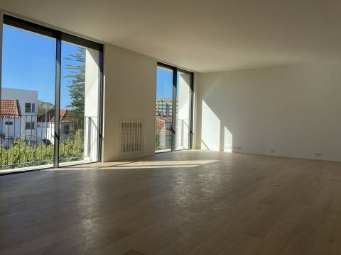 Apartamento T3 Duplex com piscina no terraço.