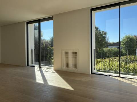 Apartamento T3 Duplex com piscina no terraço.