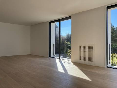 Apartamento T3 Duplex com piscina no terraço.