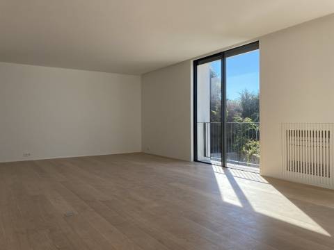 Apartamento T3 Duplex com piscina no terraço.