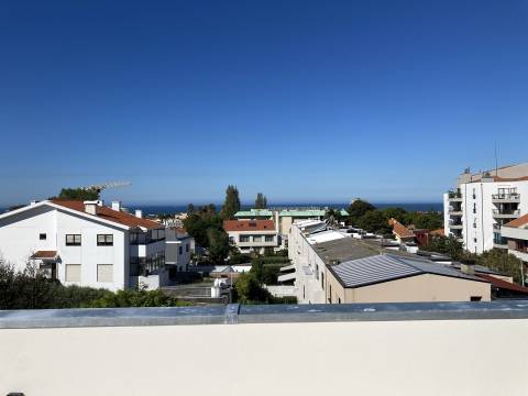 Apartamento T3 Duplex com piscina no terraço.