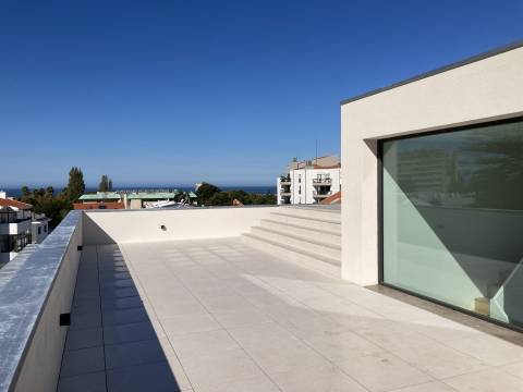 Apartamento T3 Duplex com piscina no terraço.