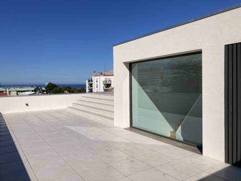 Apartamento T3 Duplex com piscina no terraço.