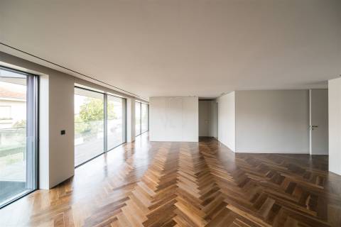 Apartamento de luxo c/ 4 suites, acabamentos premium, Junto à Avenida da Boavista