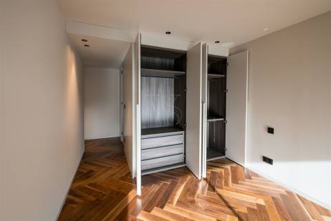 Apartamento de luxo c/ 4 suites, acabamentos premium, Junto à Avenida da Boavista