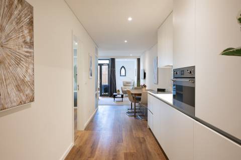 Apt. T1+1 c/ Jardim  a 190 mt  Est. do Metro S. Bento - Centro Histórico Porto