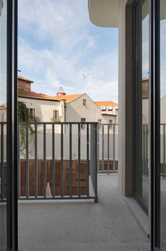 Apt. T1 c/ Varanda  a 190 mt  Est. do Metro S. Bento - Centro Histórico Porto