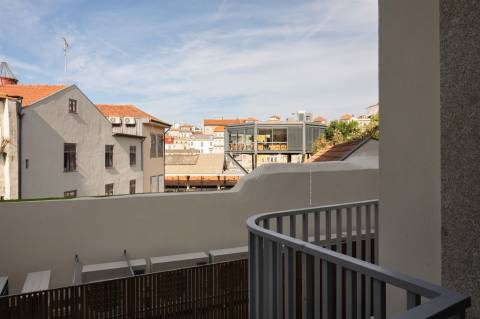 Apt. T1 c/ Varanda  a 190 mt  Est. do Metro S. Bento - Centro Histórico Porto