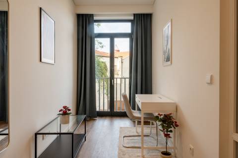 Apt. T1 c/ Varanda  a 190 mt  Est. do Metro S. Bento - Centro Histórico Porto