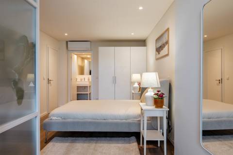 Apt. T1 c/ Varanda  a 190 mt  Est. do Metro S. Bento - Centro Histórico Porto