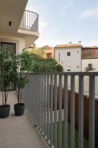 Apt. T2 c/ Varanda  a 190 mt  Est. do Metro S. Bento - Centro Histórico Porto