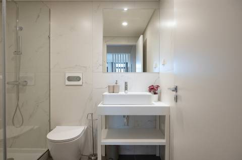 Apt. T2 c/ Varanda  a 190 mt  Est. do Metro S. Bento - Centro Histórico Porto