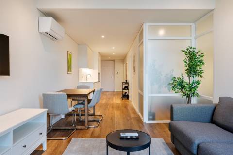 Apt. T1+1 c/ varanda a 190 mt  Est. do Metro S. Bento - Centro Histórico Porto