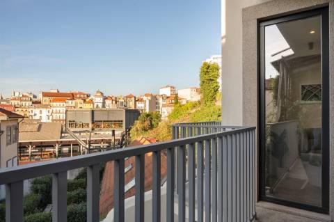 Apt. T1+1 c/ varanda a 190 mt  Est. do Metro S. Bento - Centro Histórico Porto