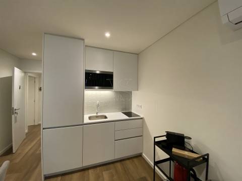 Apt. T1+1 c/ Varanda a 190 mt  Est. do Metro S. Bento - Centro Histórico Porto