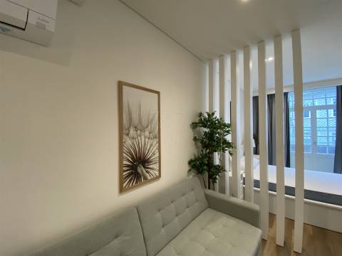 Apt. T1+1 c/ Varanda a 190 mt  Est. do Metro S. Bento - Centro Histórico Porto