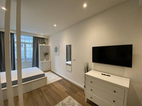 Apt. T1+1 c/ Varanda a 190 mt  Est. do Metro S. Bento - Centro Histórico Porto