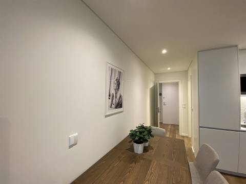 Apt. T1+1 c/ Varanda a 190 mt  Est. do Metro S. Bento - Centro Histórico Porto