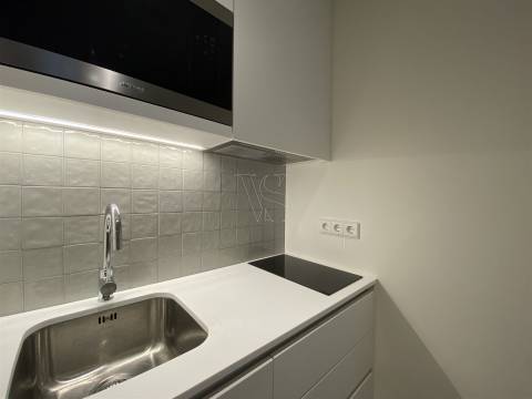 Apt. T1+1 c/ Varanda a 190 mt  Est. do Metro S. Bento - Centro Histórico Porto