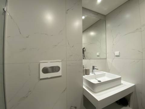 Apt. T1+1 c/ Varanda a 190 mt  Est. do Metro S. Bento - Centro Histórico Porto