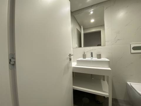 Apt. T1+1 c/ Varanda a 190 mt  Est. do Metro S. Bento - Centro Histórico Porto