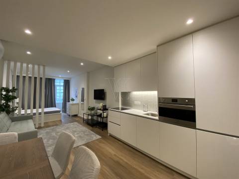 Apt. T1+1 c/ Varanda a 190 mt  Est. do Metro S. Bento - Centro Histórico Porto