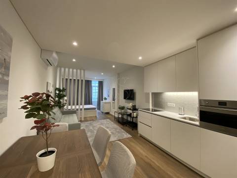 Apt. T1+1 c/ Varanda a 190 mt  Est. do Metro S. Bento - Centro Histórico Porto