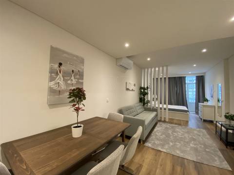 Apt. T1+1 c/ Varanda a 190 mt  Est. do Metro S. Bento - Centro Histórico Porto